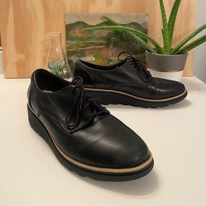 Clarks | Black Leather Platform Loafers 👞